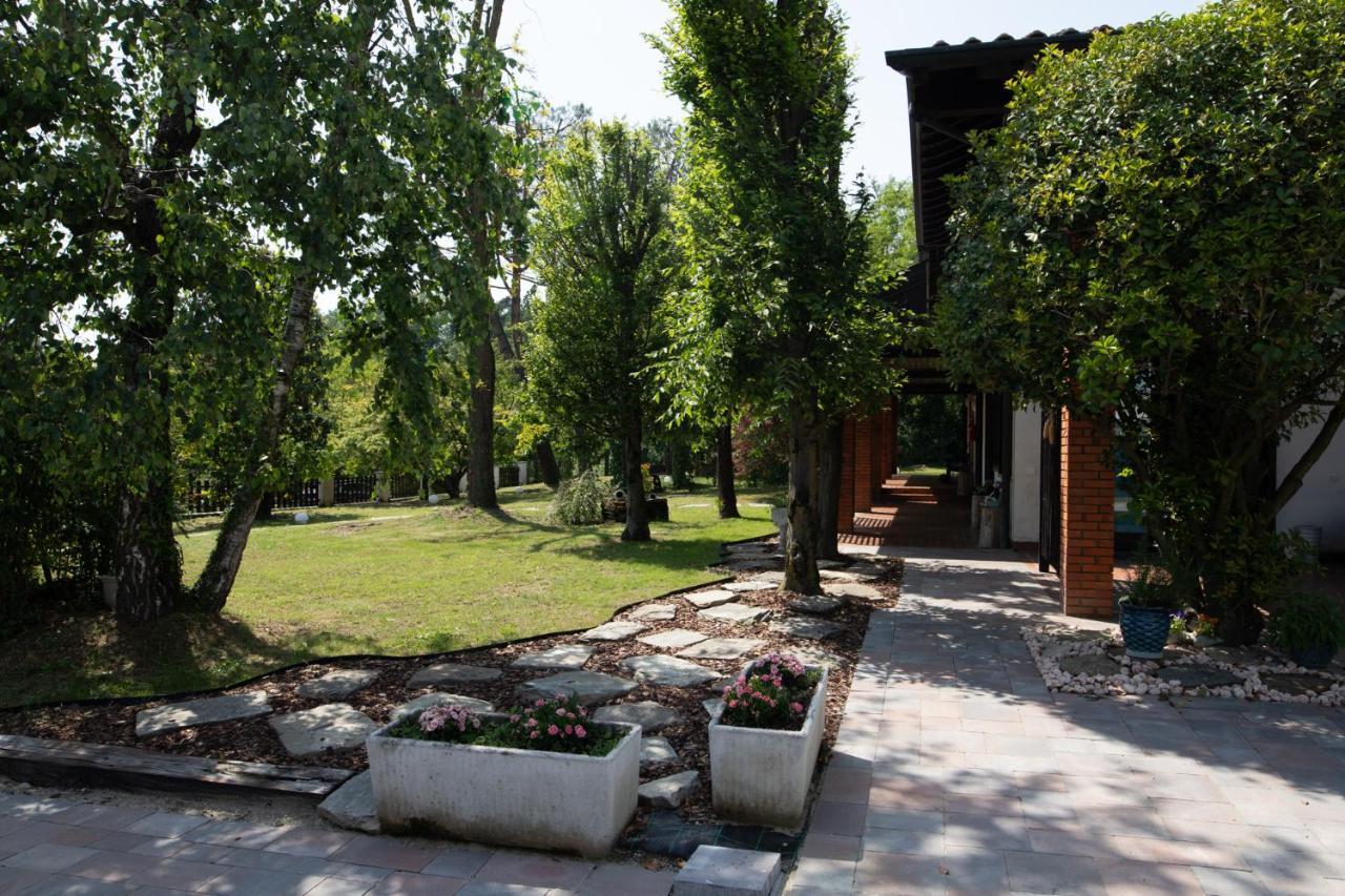 Villa De Alberti Vergiate Buitenkant foto